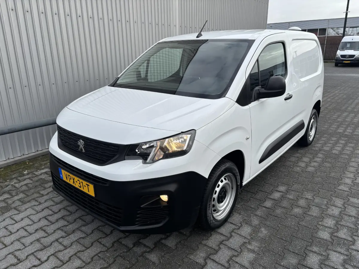 1.5 BlueHDI Premium*A/C*CRUISE*NIEUW MODEL*NAVI*