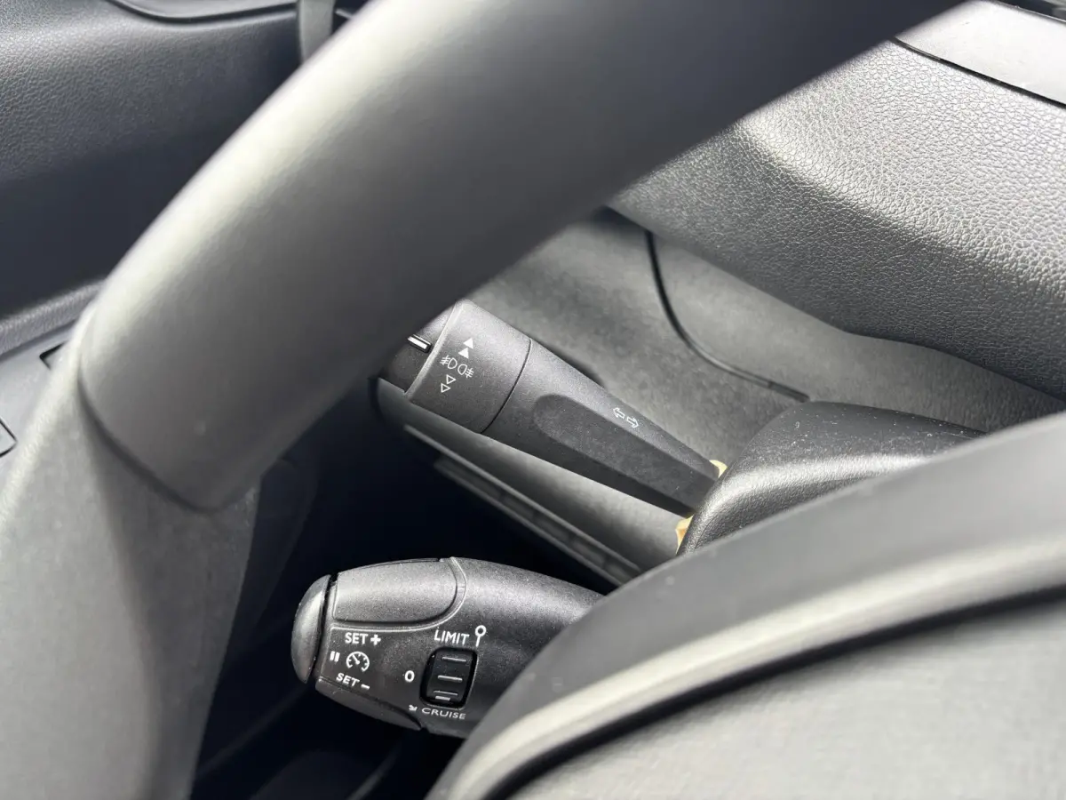 1.5 BlueHDI Premium*A/C*CRUISE*NIEUW MODEL*NAVI*