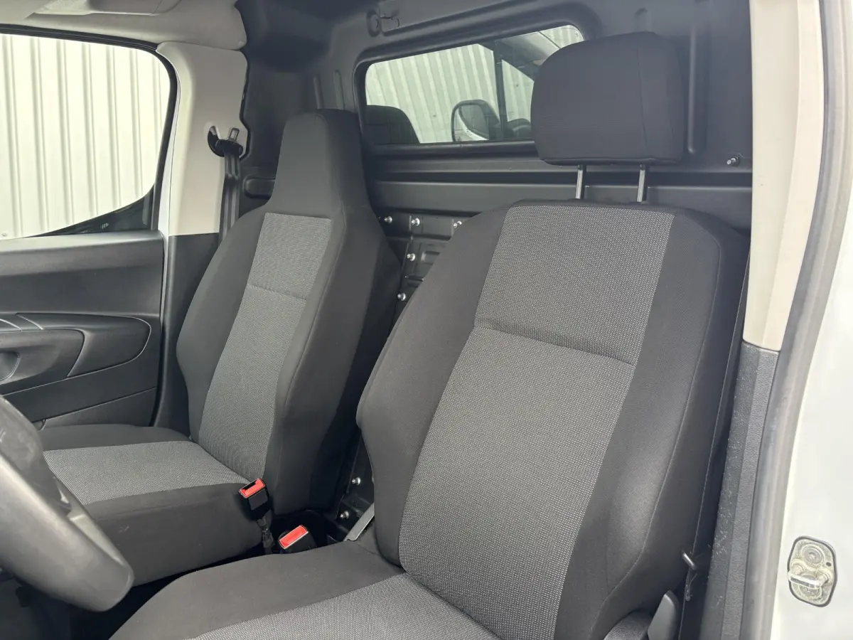 1.5 BlueHDI Premium*A/C*CRUISE*NIEUW MODEL*NAVI*