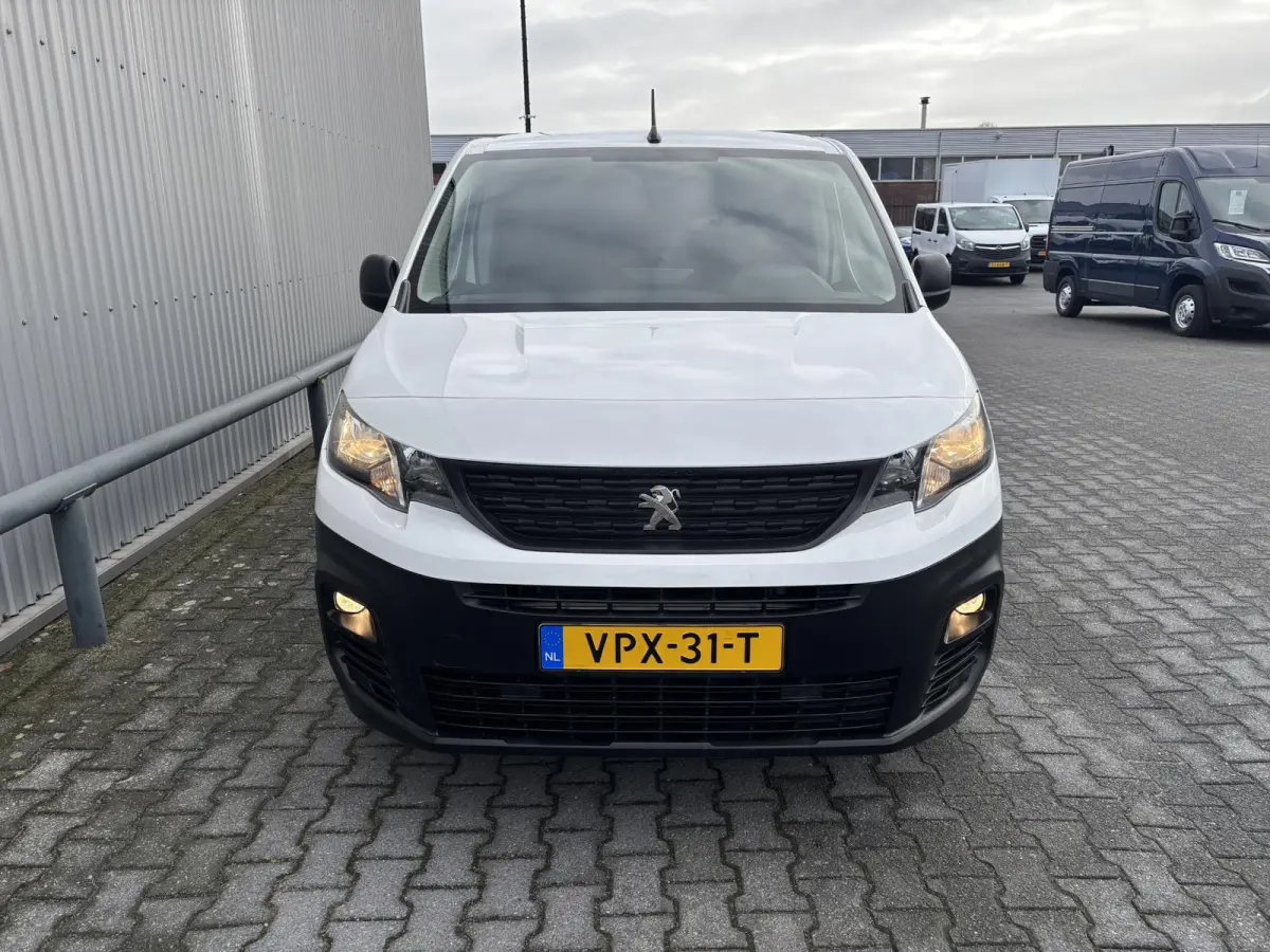 1.5 BlueHDI Premium*A/C*CRUISE*NIEUW MODEL*NAVI*