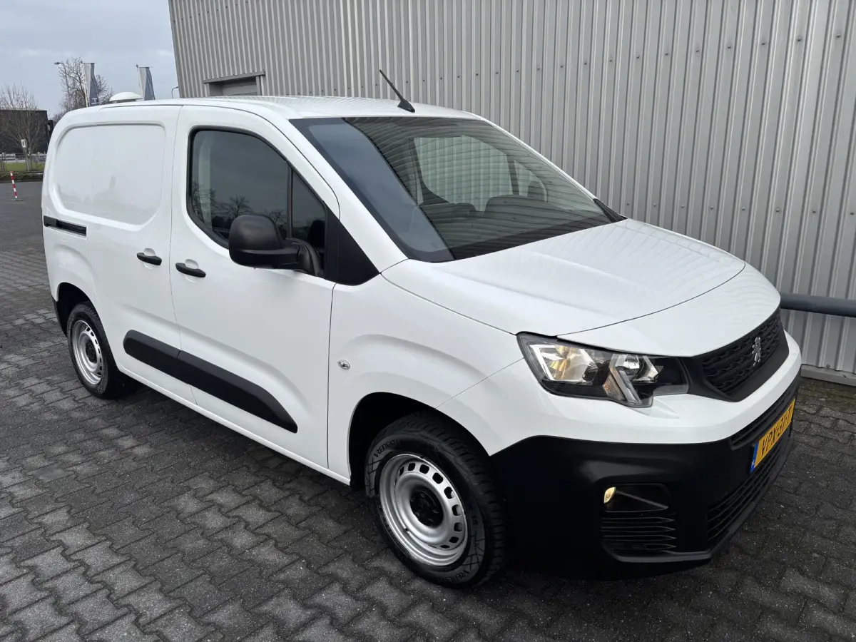1.5 BlueHDI Premium*A/C*CRUISE*NIEUW MODEL*NAVI*