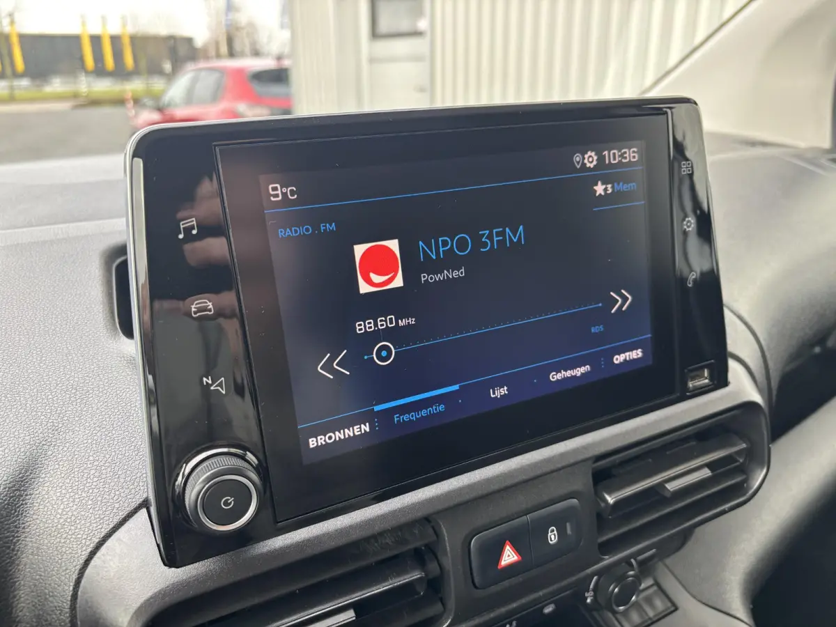 1.5 BlueHDI Premium*A/C*CRUISE*NIEUW MODEL*NAVI*