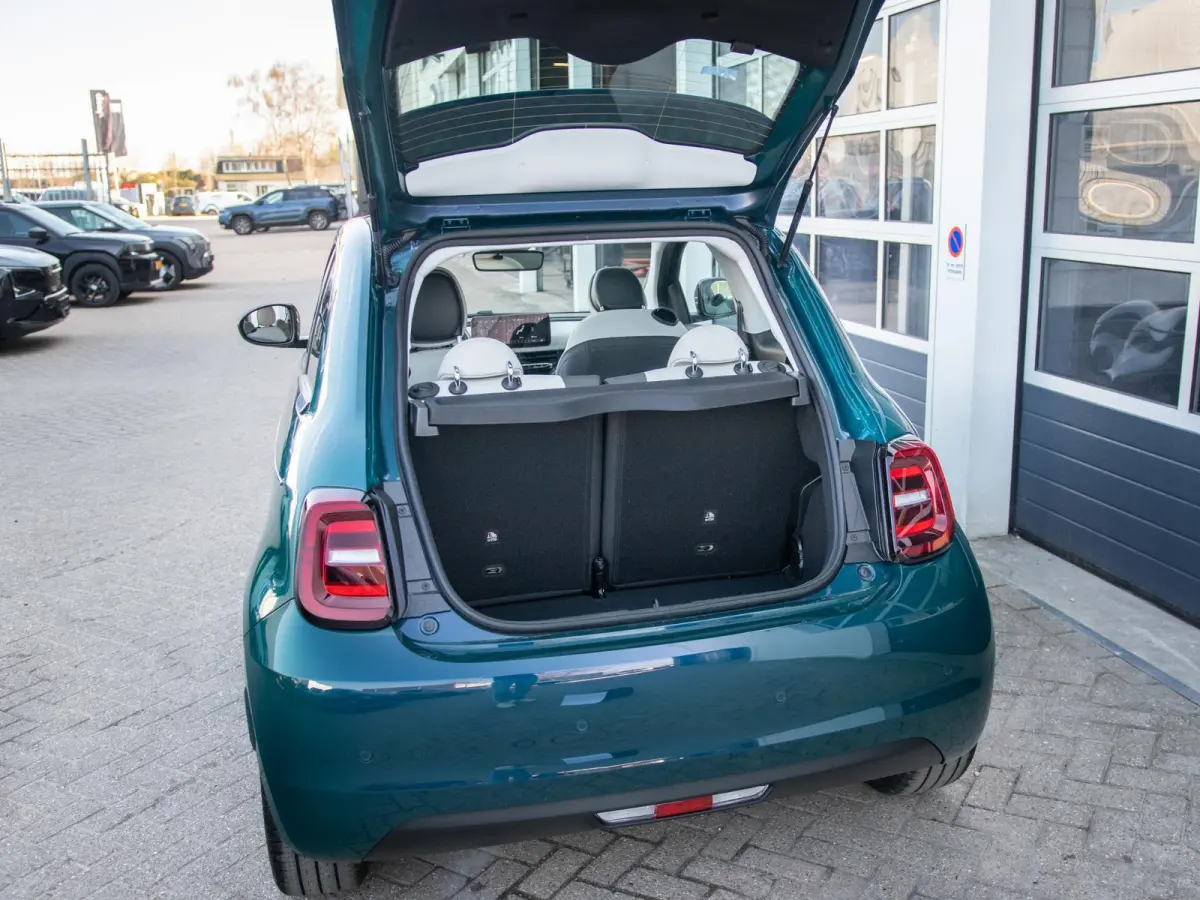 Hybrid La Prima | Clima | LED | PDC | JBL Premium Audio | 17" | Camera | Canneloni Ivory/Piombo interieur