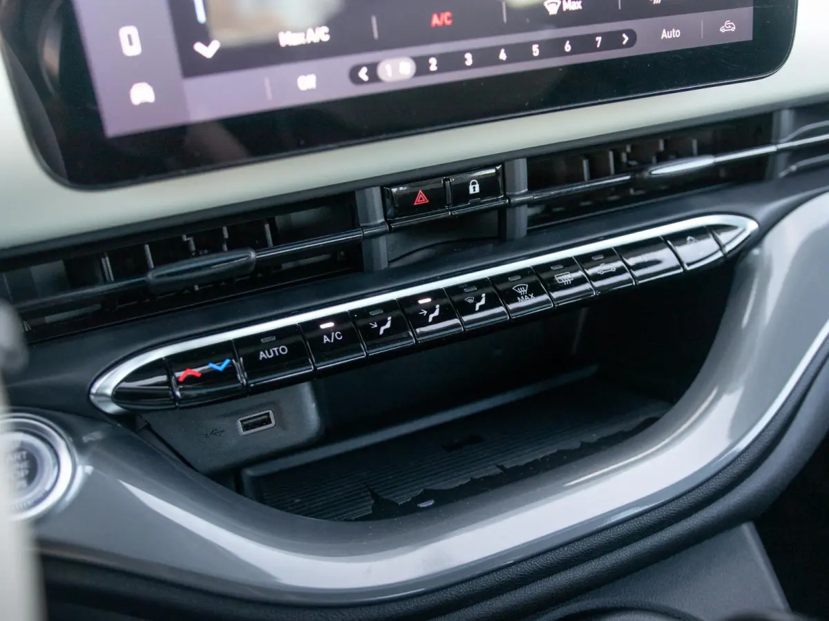 Hybrid La Prima | Clima | LED | PDC | JBL Premium Audio | 17" | Camera | Canneloni Ivory/Piombo interieur