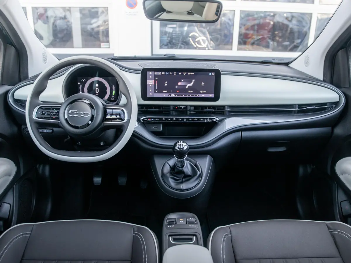 Hybrid La Prima | Clima | LED | PDC | JBL Premium Audio | 17" | Camera | Canneloni Ivory/Piombo interieur