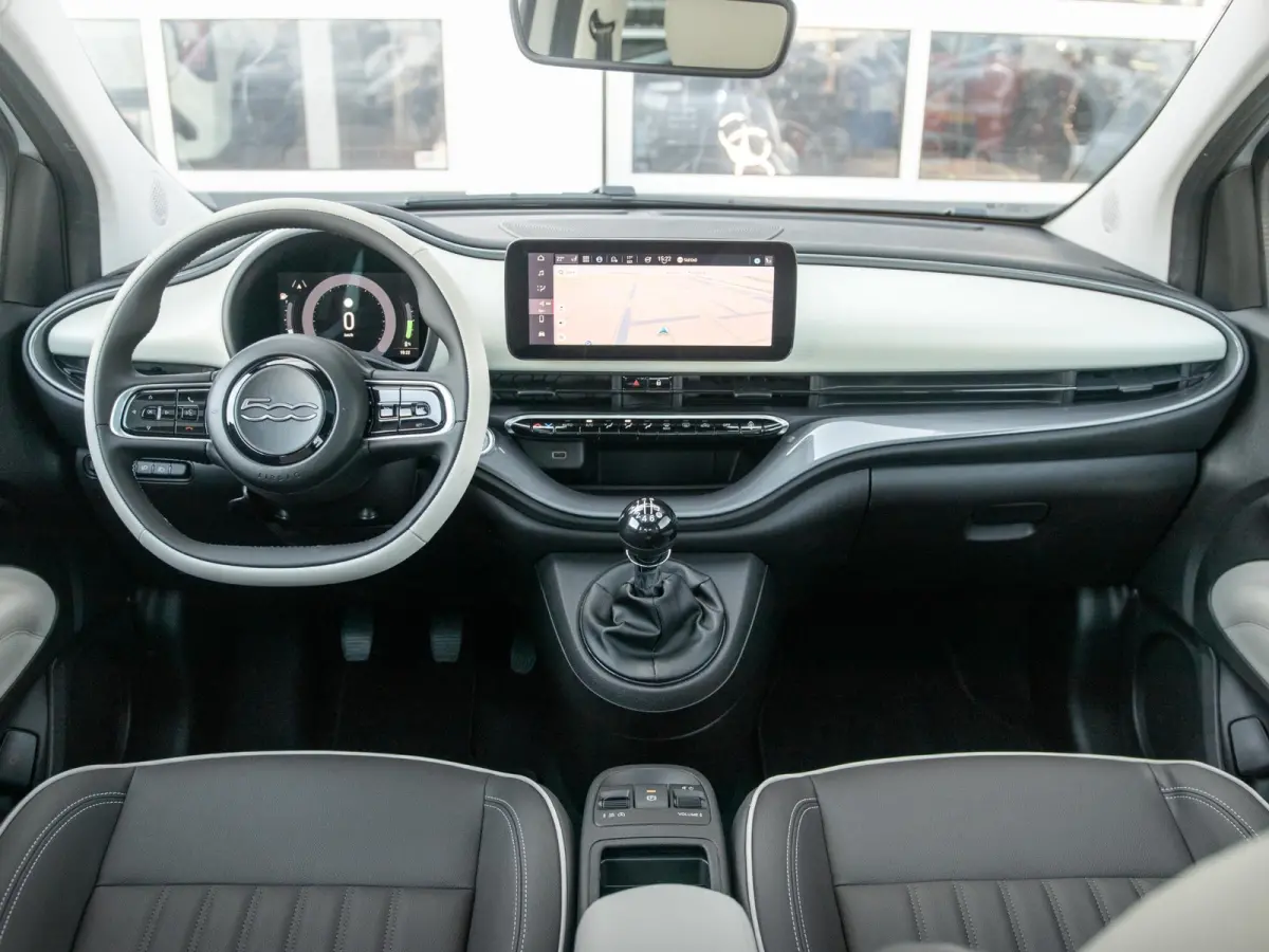 Hybrid La Prima | Clima | LED | PDC | JBL Premium Audio | 17" | Camera | Canneloni Ivory/Piombo interieur