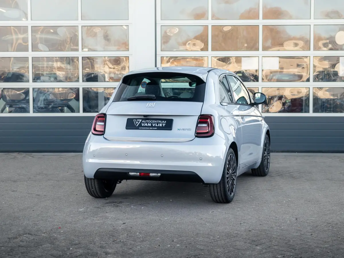 Hybrid La Prima | Clima | LED | PDC | JBL Premium Audio | 17" | Camera | Canneloni Ivory/Piombo interieur