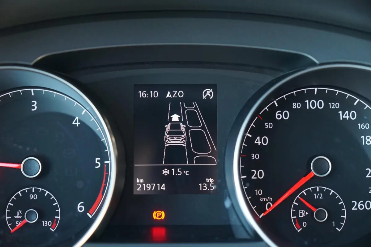 1.6 TDI Comfortline AUTOMAAT | Reflex Silver | Navi/Cruise/Trekhaak/Stoelverwarming - Keurig!