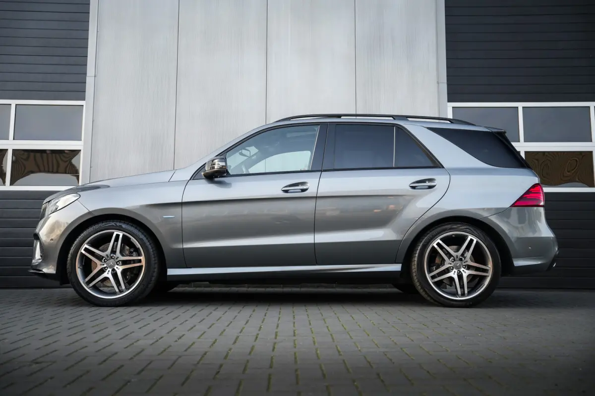 500 e 449 pk 4MATIC AMG Sport Edition / NL-Auto/ Dealer.Ond/ Pano-Dak/ Keyless/ Head-Up/ 360-Camera/ Harman&Kardon/ Adap.Cruise/ Carbon/ 21'' LMV