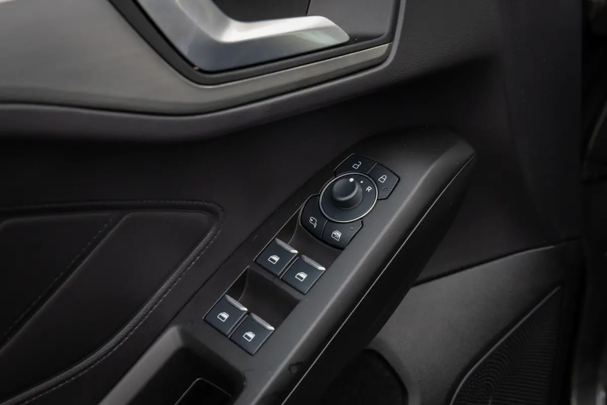 1.0 EcoBoost Hybrid Titanium X | WINTER PACK | AGR-STOELEN | B&O | Achteruitrijcamera | Airco (automatisch) | Binnenspiegel automatisch dimmend