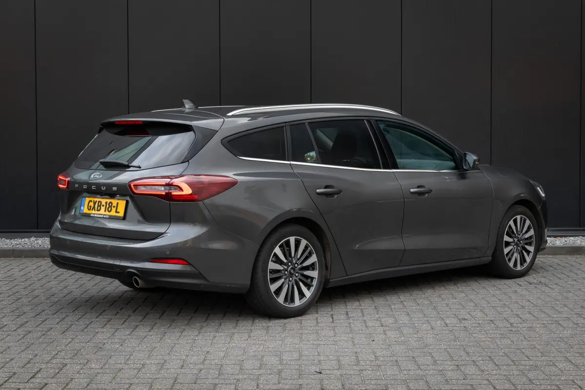 1.0 EcoBoost Hybrid Titanium X | WINTER PACK | AGR-STOELEN | B&O | Achteruitrijcamera | Airco (automatisch) | Binnenspiegel automatisch dimmend