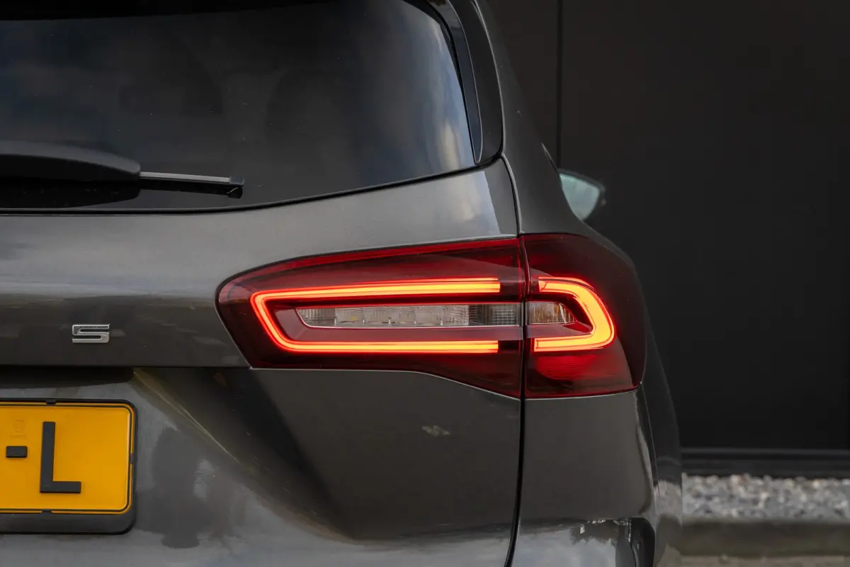 1.0 EcoBoost Hybrid Titanium X | WINTER PACK | AGR-STOELEN | B&O | Achteruitrijcamera | Airco (automatisch) | Binnenspiegel automatisch dimmend