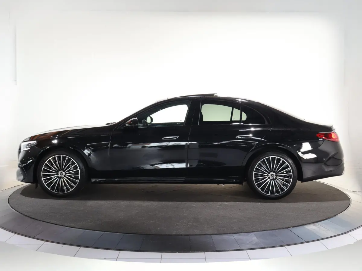 300e Sport Edition | Panoramaschuifdak | Premium plus | Superscreen | Nightpakket | Burmester | Stoelventilatie | Rijassistentiepakket Plus | Head-up display | DISTRONIC |