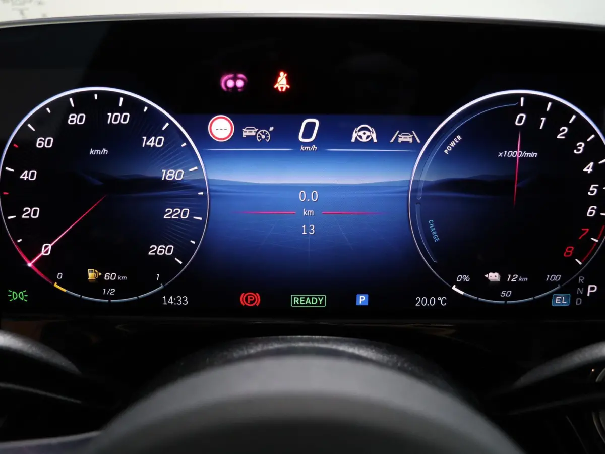 300e Sport Edition | Panoramaschuifdak | Premium plus | Superscreen | Nightpakket | Burmester | Stoelventilatie | Rijassistentiepakket Plus | Head-up display | DISTRONIC |