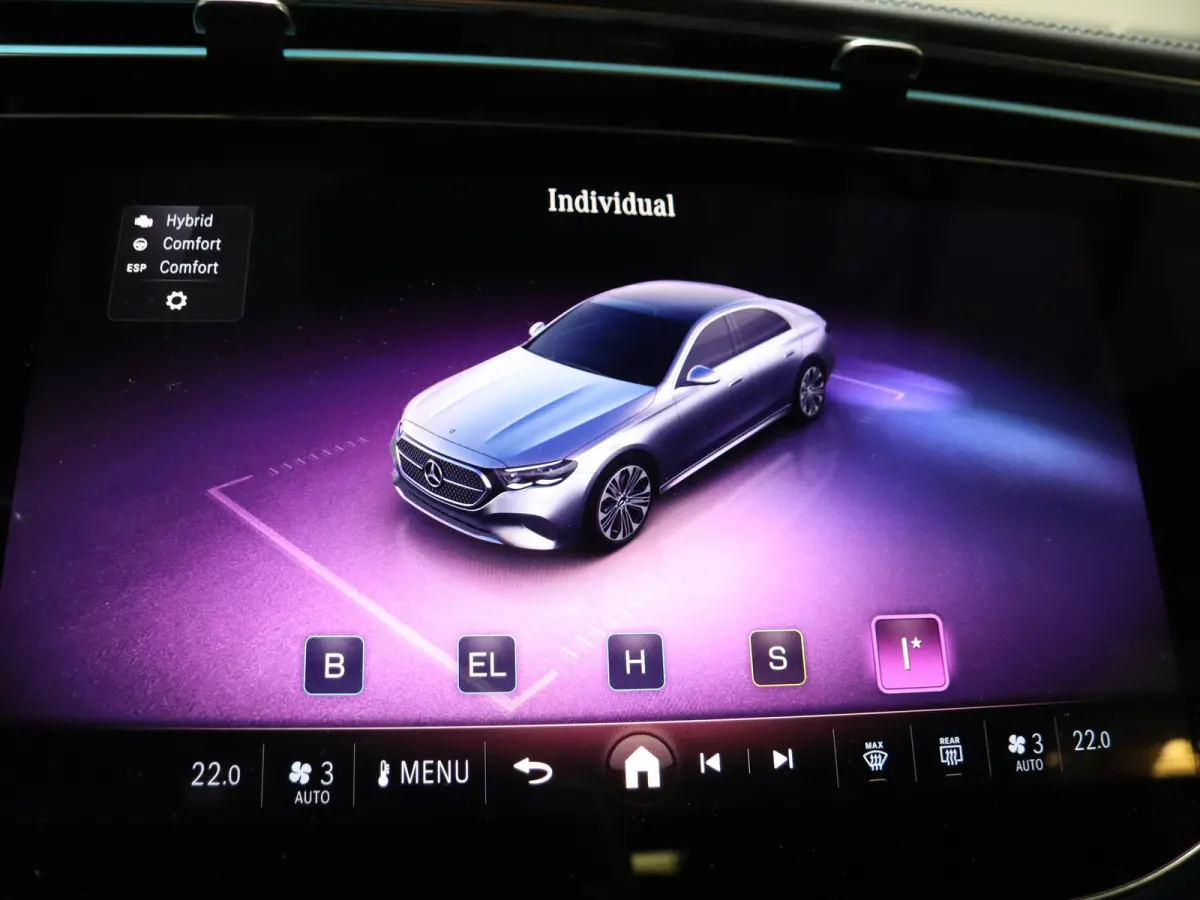 300e Sport Edition | Panoramaschuifdak | Nightpakket | Premium plus pakket | Rijassistentiepakket Plus | Stoelventilatie | Burmester | 360° camera |