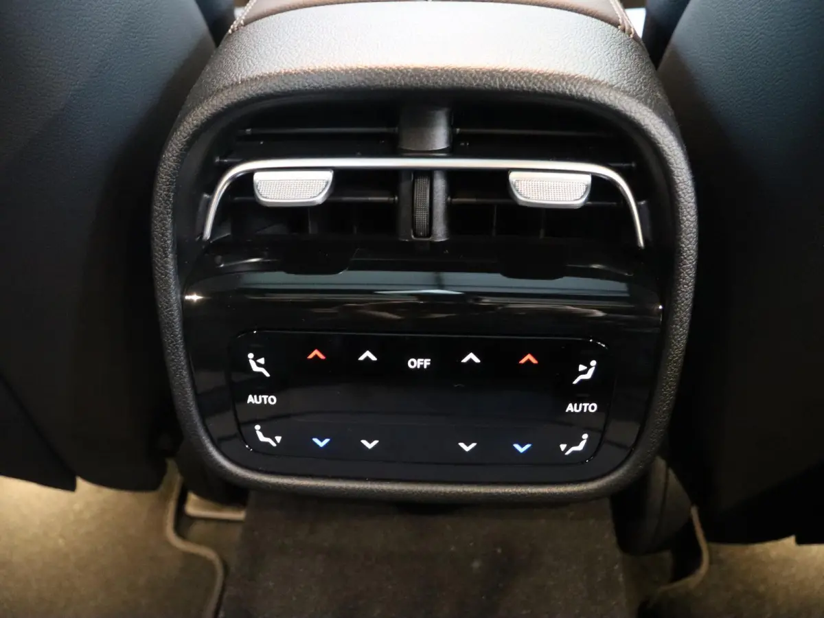 300e Sport Edition | Panoramaschuifdak | Nightpakket | Premium plus pakket | Rijassistentiepakket Plus | Stoelventilatie | Burmester | 360° camera |