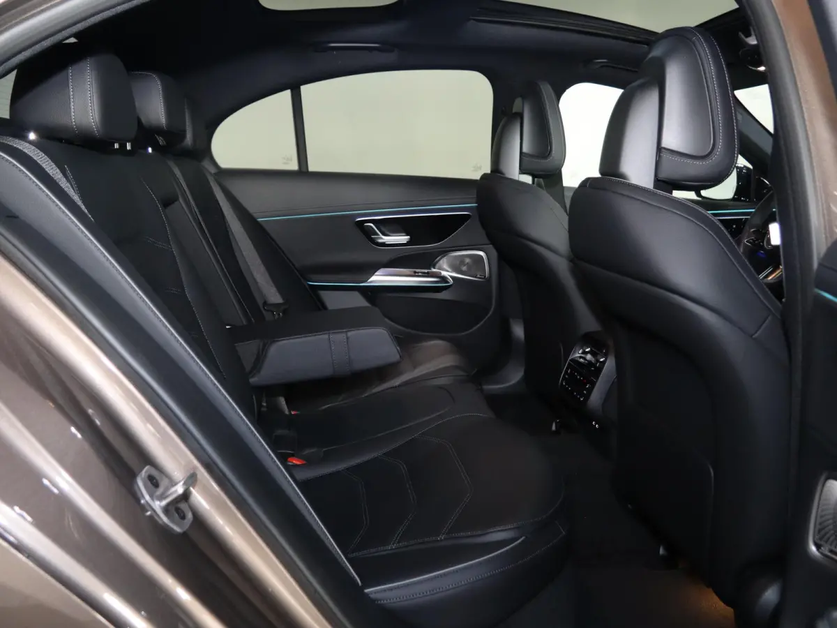 300e Sport Edition | Panoramaschuifdak | Nightpakket | Premium plus pakket | Rijassistentiepakket Plus | Stoelventilatie | Burmester | 360° camera |
