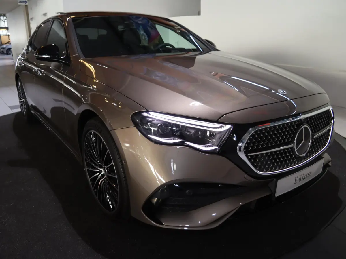 300e Sport Edition | Panoramaschuifdak | Nightpakket | Premium plus pakket | Rijassistentiepakket Plus | Stoelventilatie | Burmester | 360° camera |