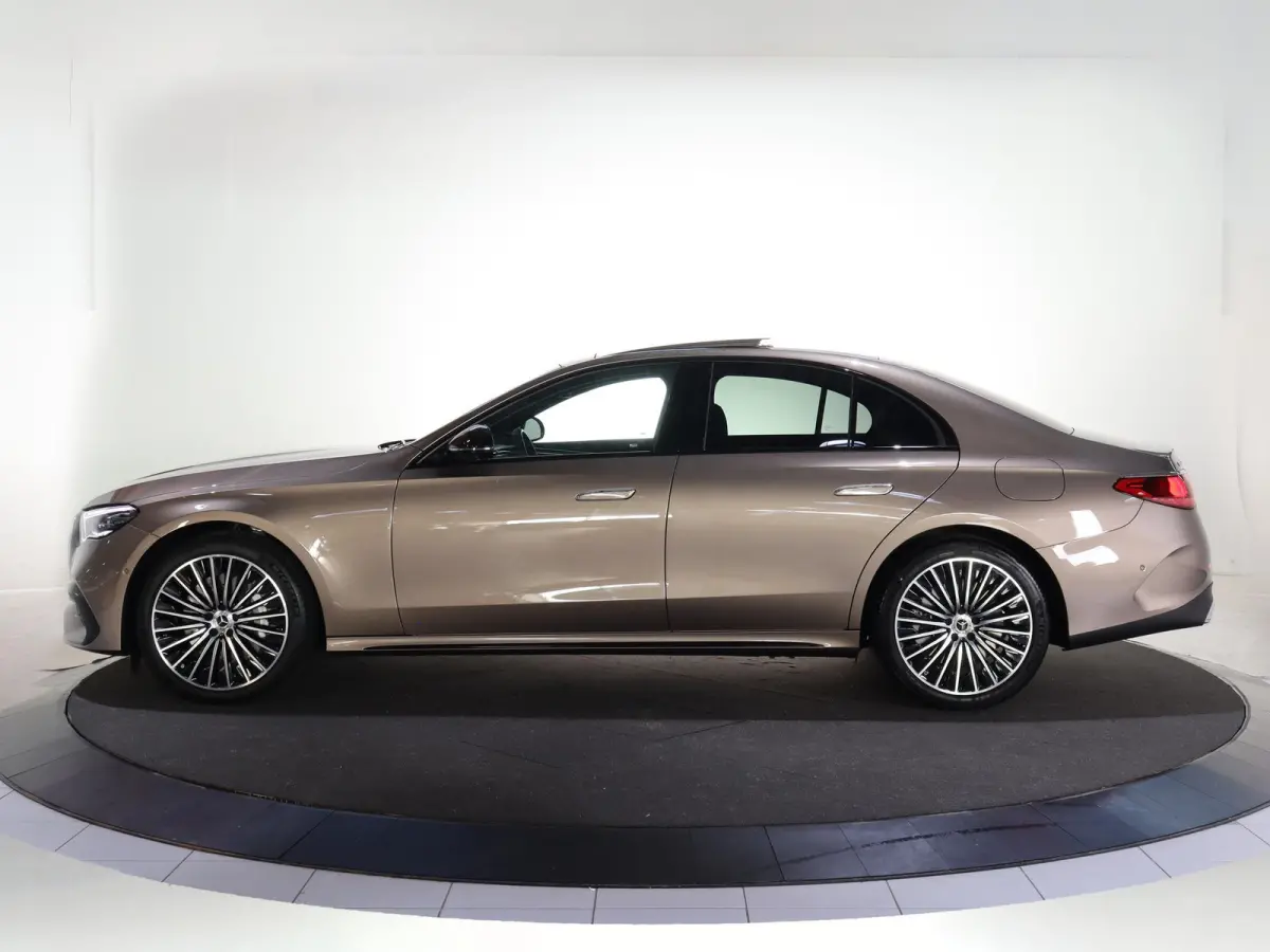 300e Sport Edition | Panoramaschuifdak | Nightpakket | Premium plus pakket | Rijassistentiepakket Plus | Stoelventilatie | Burmester | 360° camera |