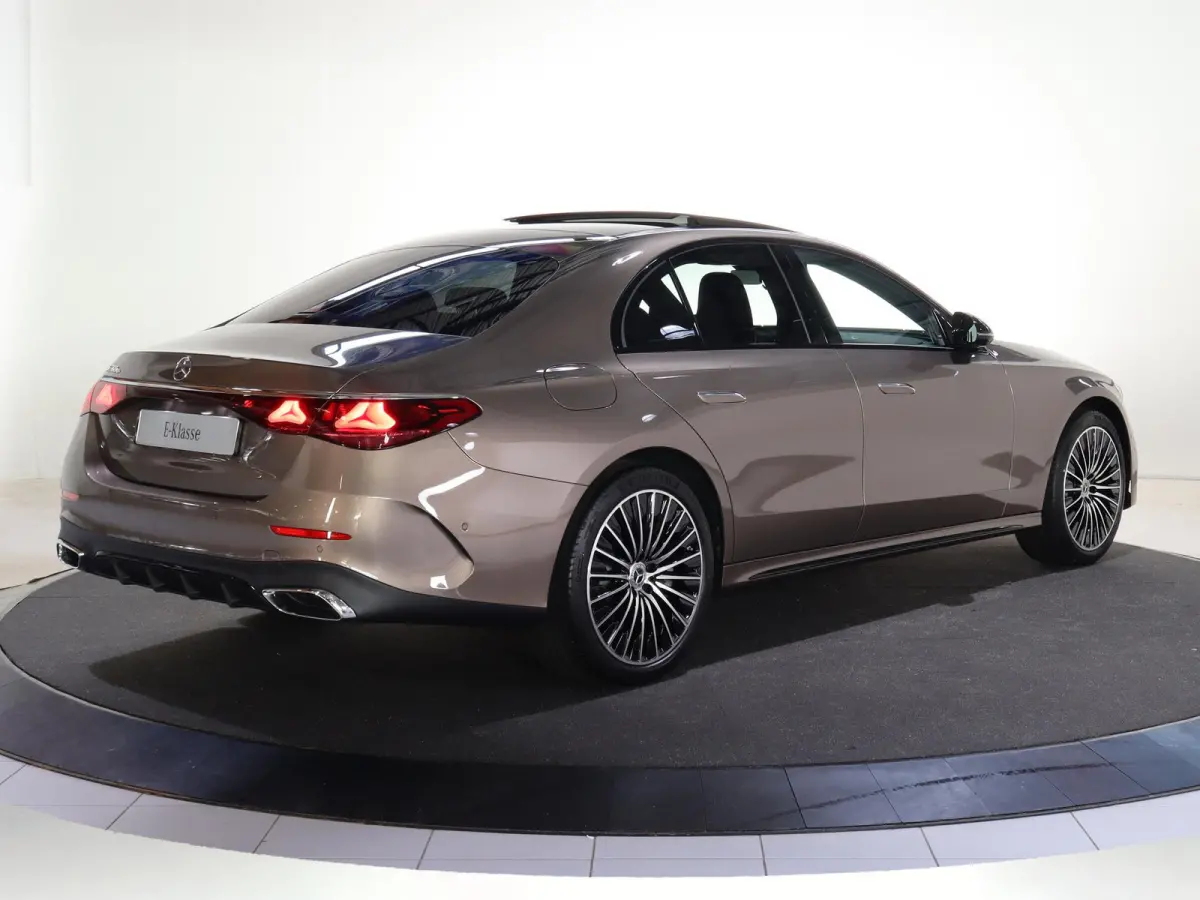300e Sport Edition | Panoramaschuifdak | Nightpakket | Premium plus pakket | Rijassistentiepakket Plus | Stoelventilatie | Burmester | 360° camera |