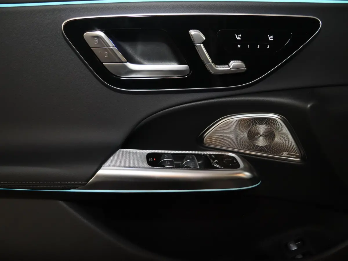300e Sport Edition | Panoramaschuifdak | Nightpakket | Premium plus pakket | Rijassistentiepakket Plus | Stoelventilatie | Burmester | 360° camera |
