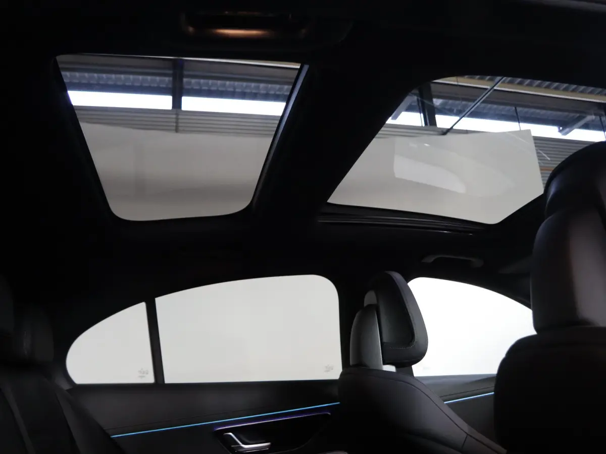 300e Sport Edition | Panoramaschuifdak | Nightpakket | Premium plus pakket | Rijassistentiepakket Plus | Stoelventilatie | Burmester | 360° camera |