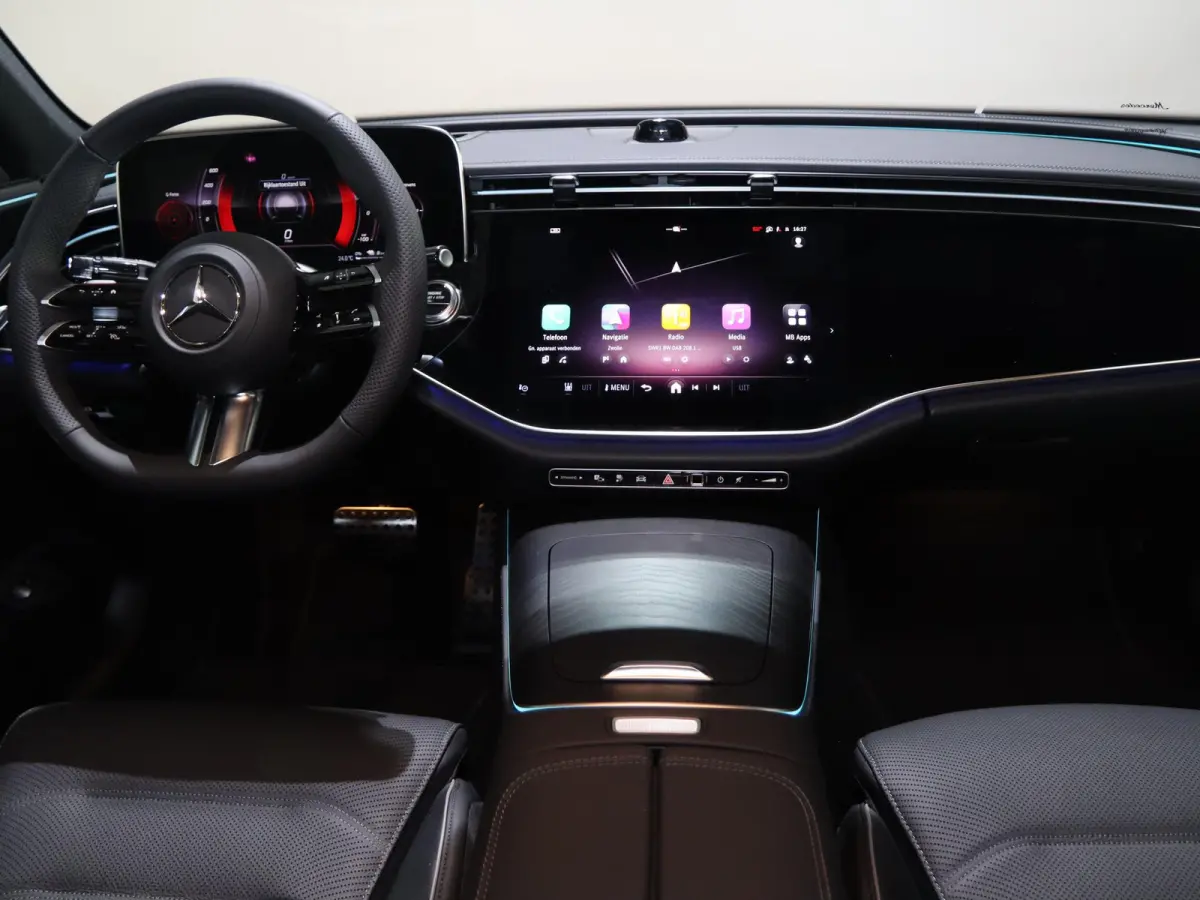 300e Sport Edition | Panoramaschuifdak | Nightpakket | Premium plus pakket | Rijassistentiepakket Plus | Stoelventilatie | Burmester | 360° camera |
