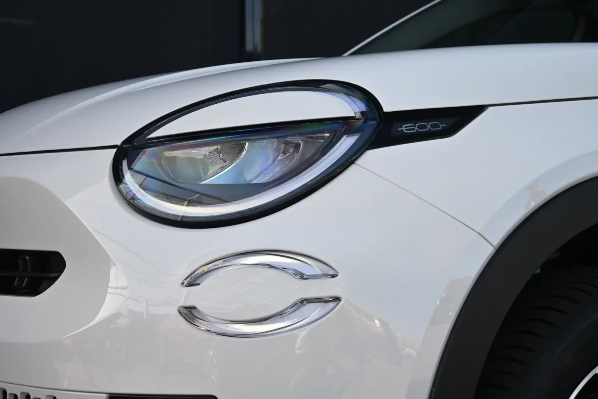 Icon VOORRAAD-ACTIE! | 8 Jaar Fabrieksgarantie | ALL-seasonbanden | Carplay | Stoelverwarming