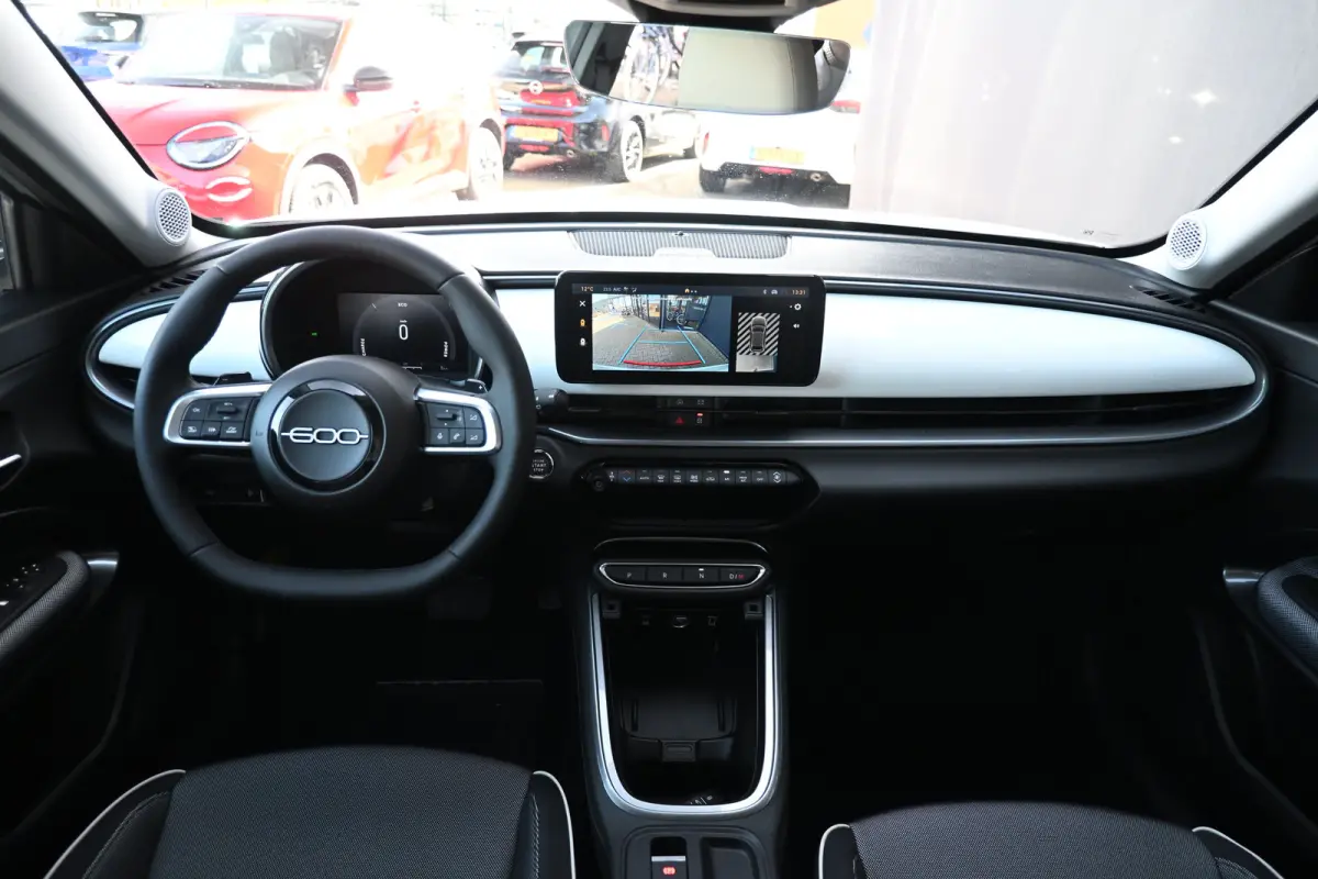 Icon VOORRAAD-ACTIE! | 8 Jaar Fabrieksgarantie | ALL-seasonbanden | Carplay | Stoelverwarming
