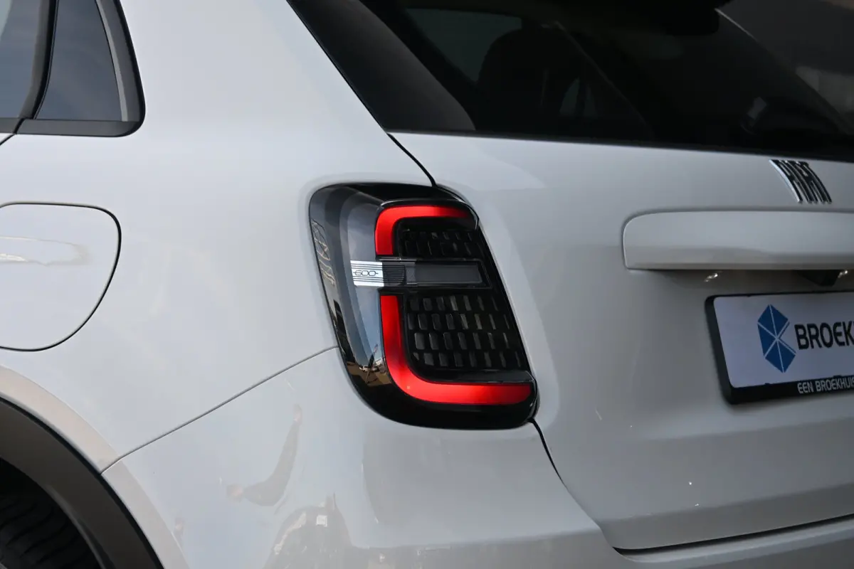 Icon VOORRAAD-ACTIE! | 8 Jaar Fabrieksgarantie | ALL-seasonbanden | Carplay | Stoelverwarming