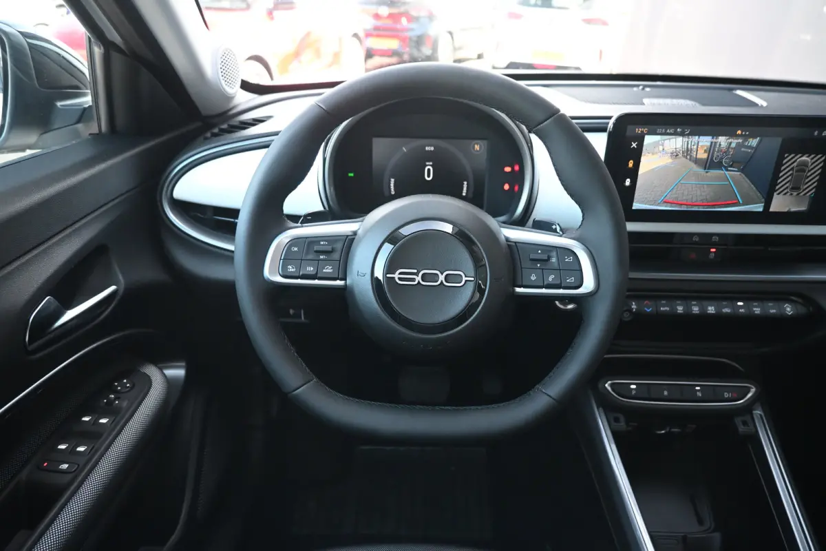 Icon VOORRAAD-ACTIE! | 8 Jaar Fabrieksgarantie | ALL-seasonbanden | Carplay | Stoelverwarming