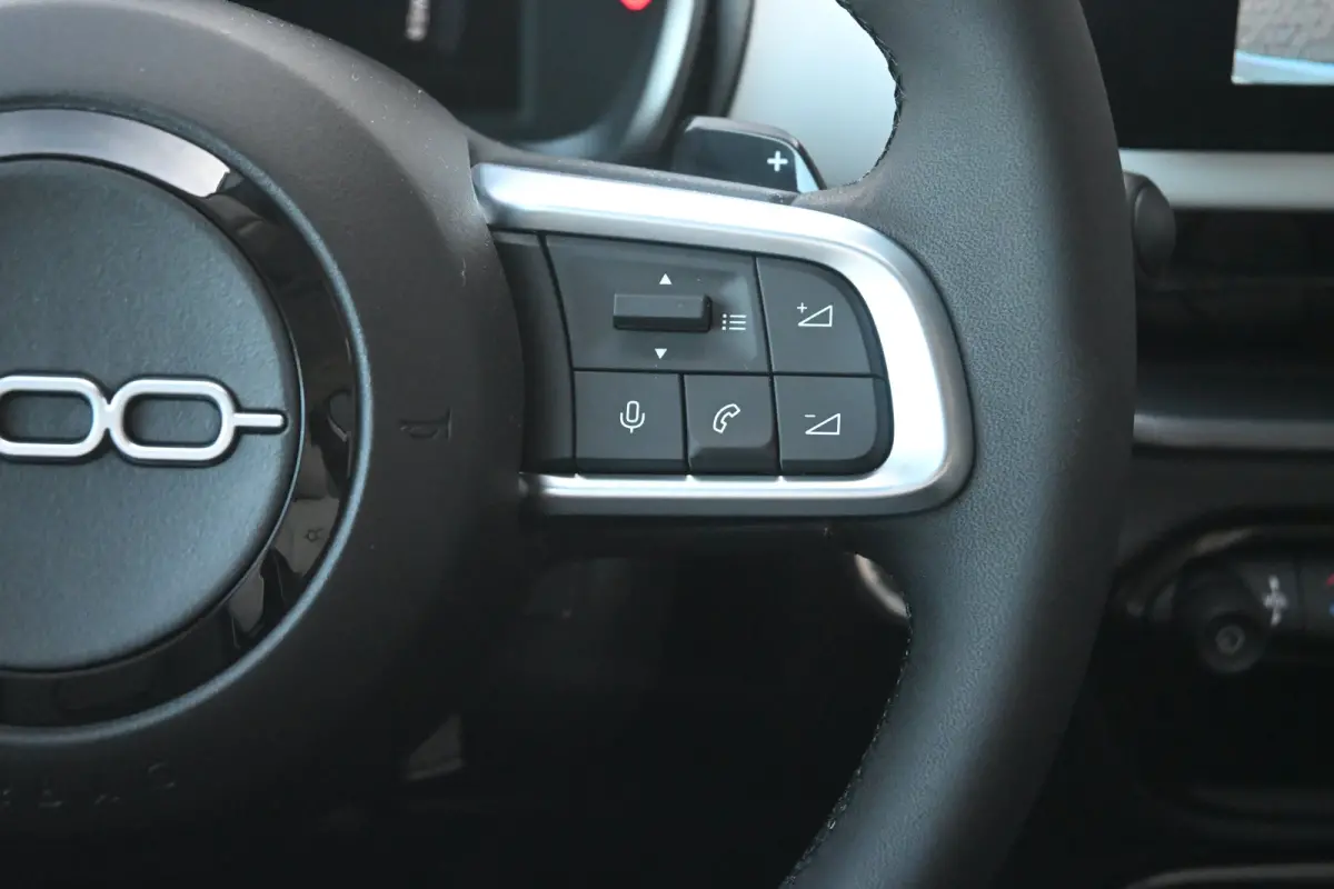 Icon VOORRAAD-ACTIE! | 8 Jaar Fabrieksgarantie | ALL-seasonbanden | Carplay | Stoelverwarming