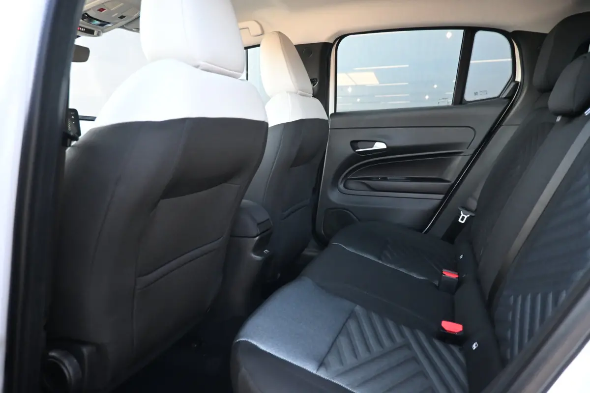 Icon VOORRAAD-ACTIE! | 8 Jaar Fabrieksgarantie | ALL-seasonbanden | Carplay | Stoelverwarming