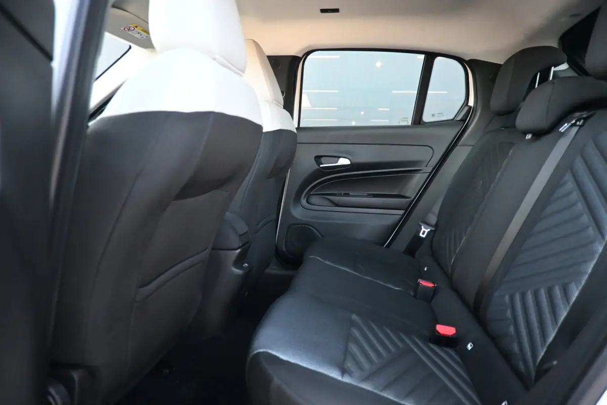 Icon VOORRAAD-ACTIE! | 8 Jaar Fabrieksgarantie | ALL-seasonbanden | Carplay | Stoelverwarming