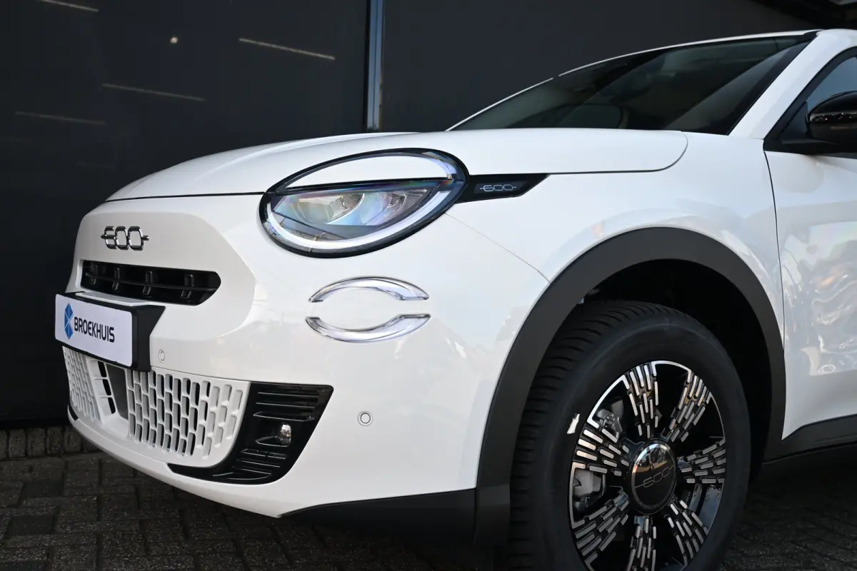 Icon VOORRAAD-ACTIE! | 8 Jaar Fabrieksgarantie | ALL-seasonbanden | Carplay | Stoelverwarming