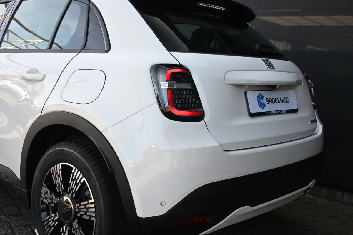 Icon VOORRAAD-ACTIE! | 8 Jaar Fabrieksgarantie | ALL-seasonbanden | Carplay | Stoelverwarming
