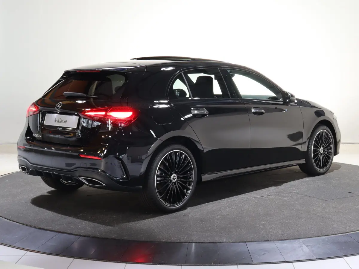 250e Business Solution AMG | Panoramaschuifdak | Premium Plus | 19”AMG-velgen | Head-up display | Dodehoekassistent |