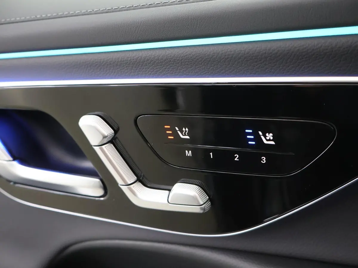 300e Sport Edition | Panoramaschuifdak | Nightpakket | Premium plus pakket | Rijassistentiepakket Plus | Stoelventilatie | Burmester | 360° camera |