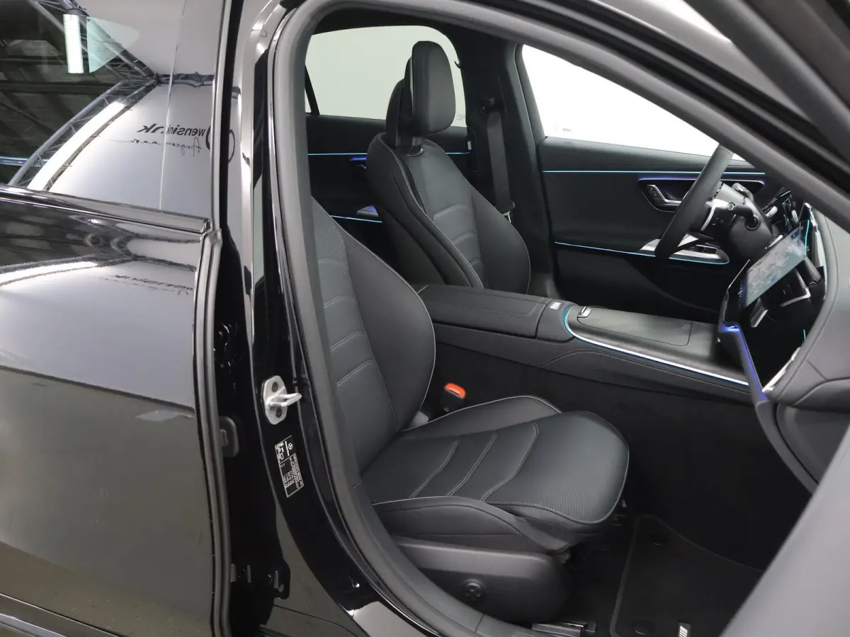 300e Sport Edition | Panoramaschuifdak | Nightpakket | Premium plus pakket | Rijassistentiepakket Plus | Stoelventilatie | Burmester | 360° camera |