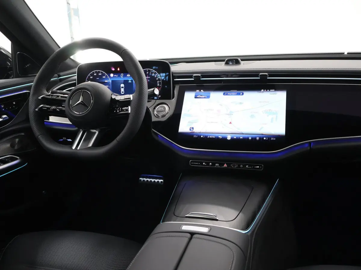 300e Sport Edition | Panoramaschuifdak | Nightpakket | Premium plus pakket | Rijassistentiepakket Plus | Stoelventilatie | Burmester | 360° camera |