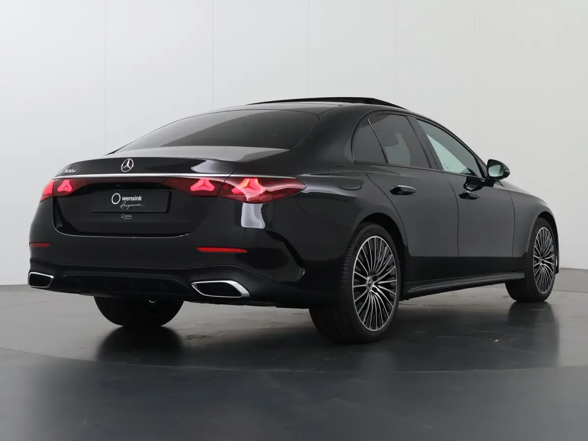 300e Sport Edition | Panoramaschuifdak | Nightpakket | Premium plus pakket | Rijassistentiepakket Plus | Stoelventilatie | Burmester | 360° camera |