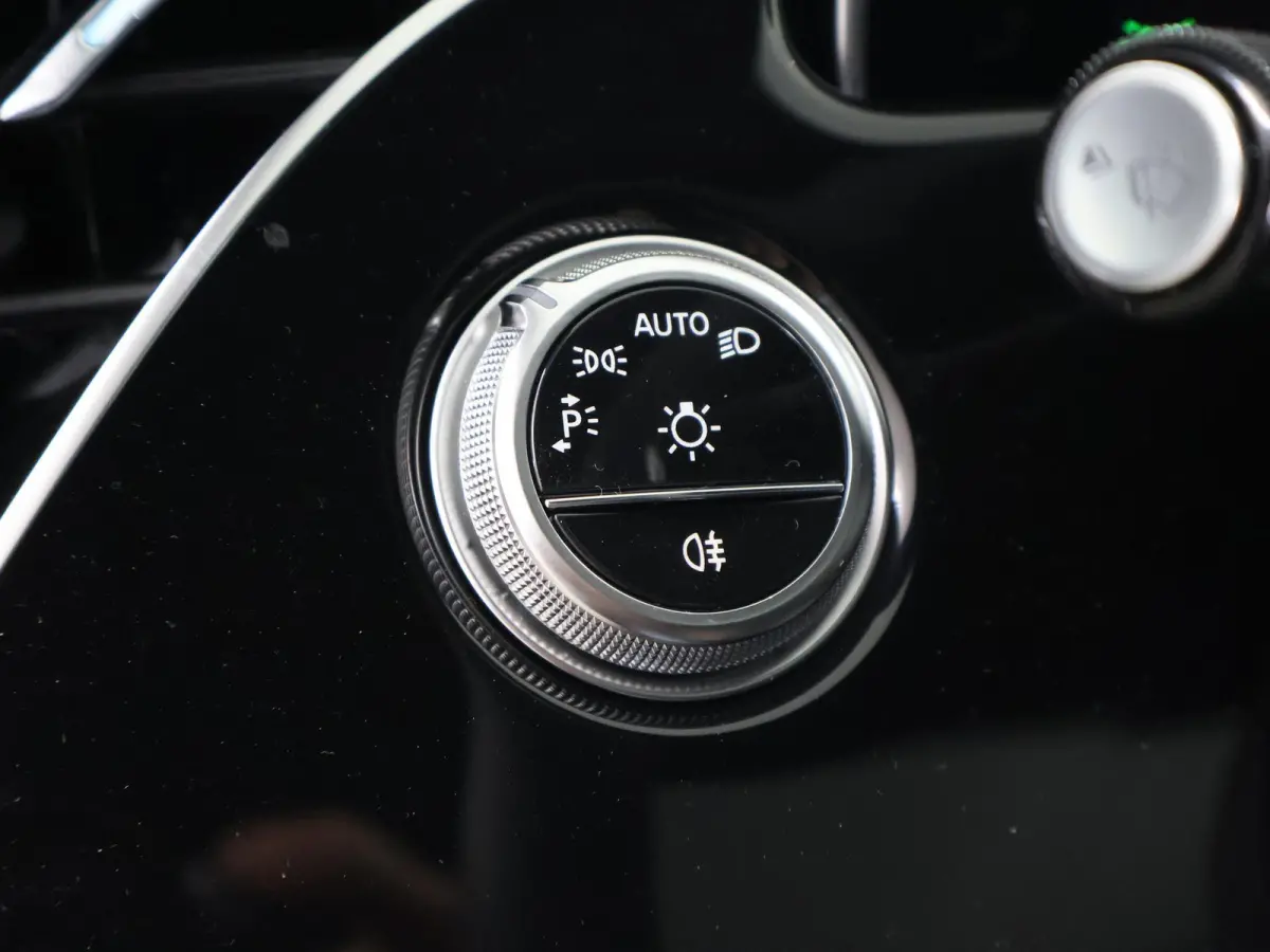 300e Sport Edition | Panoramaschuifdak | Nightpakket | Premium plus pakket | Rijassistentiepakket Plus | Stoelventilatie | Burmester | 360° camera |