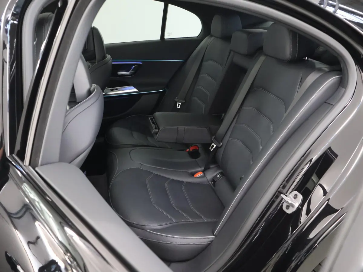 300e Sport Edition | Panoramaschuifdak | Nightpakket | Premium plus pakket | Rijassistentiepakket Plus | Stoelventilatie | Burmester | 360° camera |
