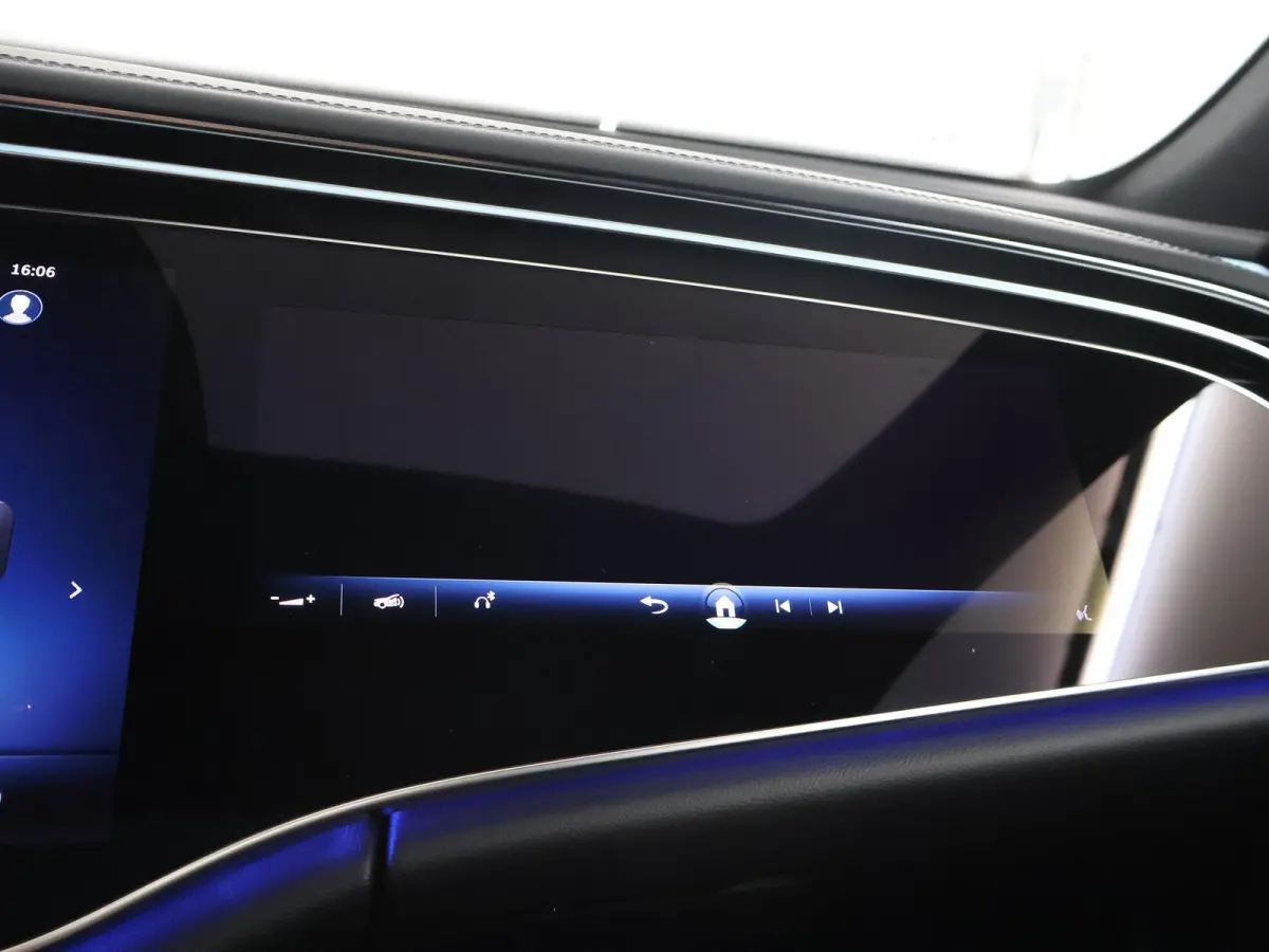 300e Sport Edition | Panoramaschuifdak | Nightpakket | Premium plus pakket | Rijassistentiepakket Plus | Stoelventilatie | Burmester | 360° camera |
