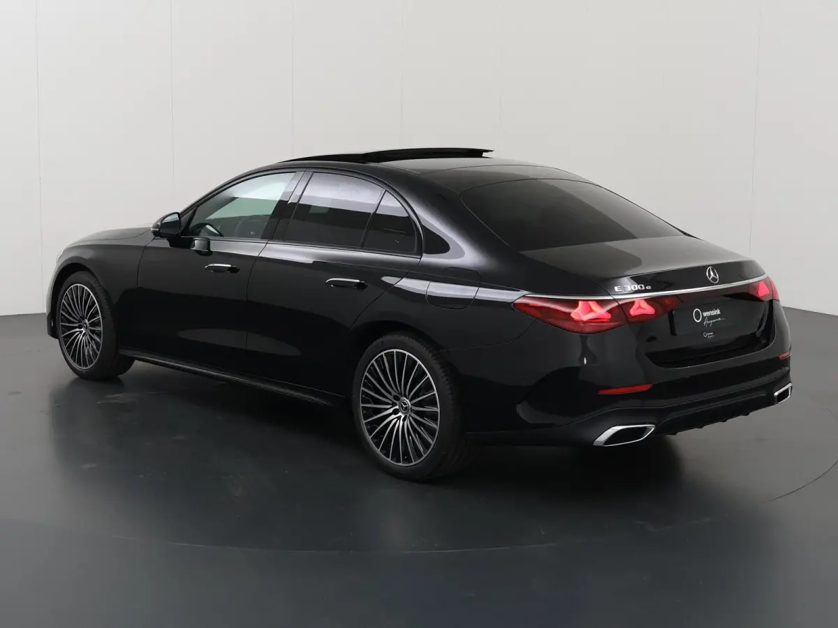 300e Sport Edition | Panoramaschuifdak | Nightpakket | Premium plus pakket | Rijassistentiepakket Plus | Stoelventilatie | Burmester | 360° camera |
