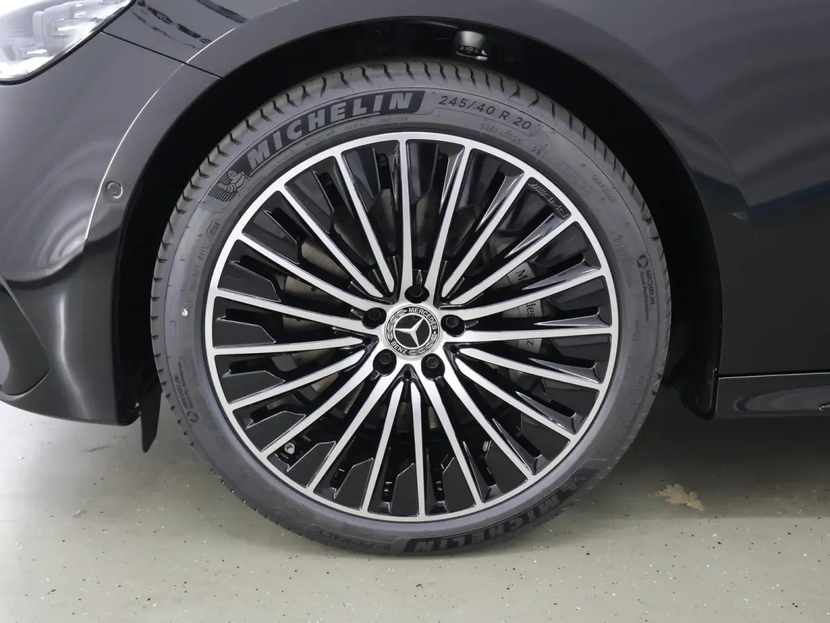 300e Sport Edition | Panoramaschuifdak | Nightpakket | Premium plus pakket | Rijassistentiepakket Plus | Stoelventilatie | Burmester | 360° camera |