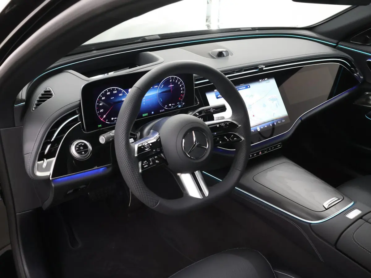 300e Sport Edition | Panoramaschuifdak | Nightpakket | Premium plus pakket | Rijassistentiepakket Plus | Stoelventilatie | Burmester | 360° camera |