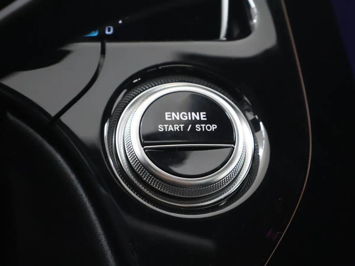 300e Sport Edition | Panoramaschuifdak | Nightpakket | Premium plus pakket | Rijassistentiepakket Plus | Stoelventilatie | Burmester | 360° camera |