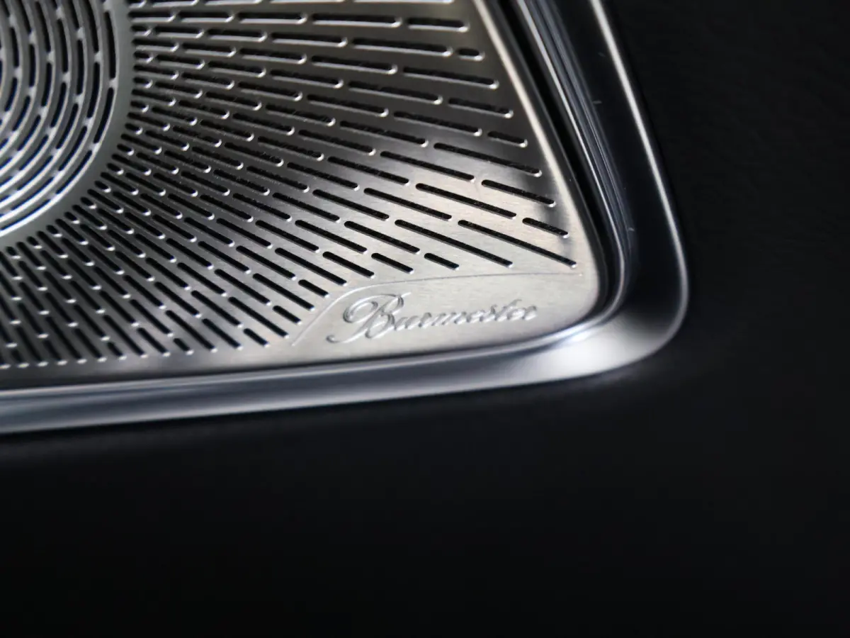 300e Sport Edition | Panoramaschuifdak | Nightpakket | Premium plus pakket | Rijassistentiepakket Plus | Stoelventilatie | Burmester | 360° camera |