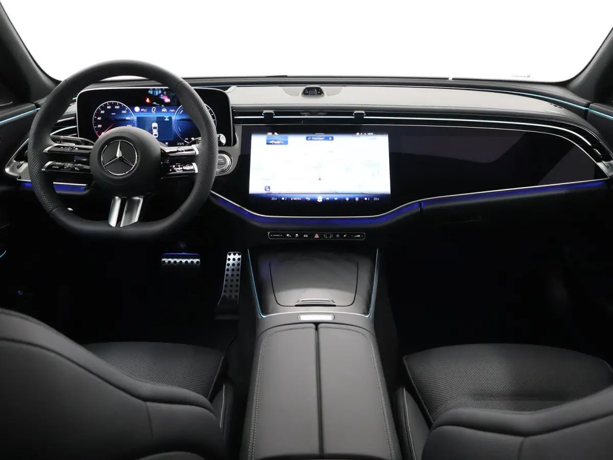 300e Sport Edition | Panoramaschuifdak | Nightpakket | Premium plus pakket | Rijassistentiepakket Plus | Stoelventilatie | Burmester | 360° camera |